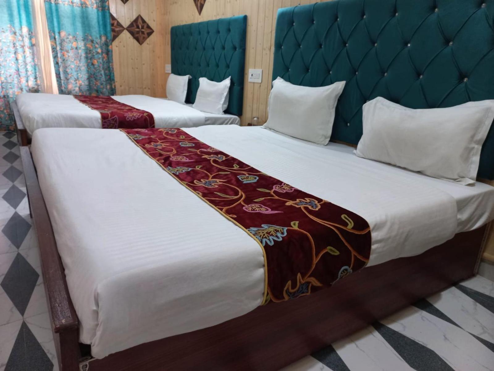 Srinagar Group Of Hotels Exterior photo