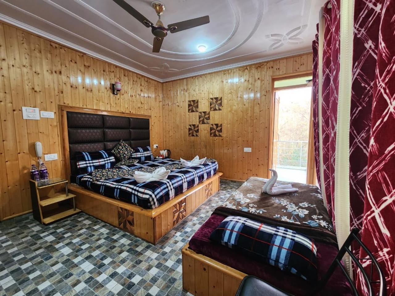 Srinagar Group Of Hotels Exterior photo