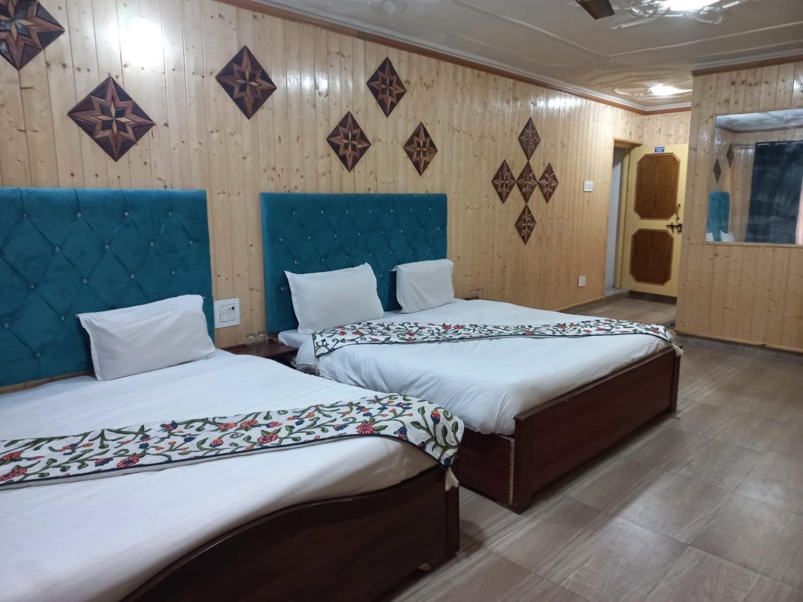 Srinagar Group Of Hotels Exterior photo